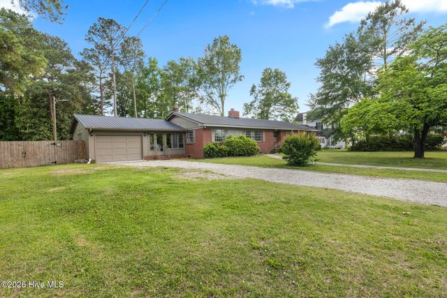 310 E Cliff Street, Wallace, NC 28466