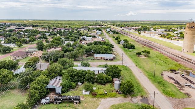 300 S  Waggoner St, Electra, TX 76360