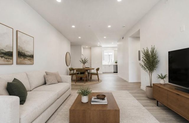 14810 Delano St #302, Van Nuys, CA 91411