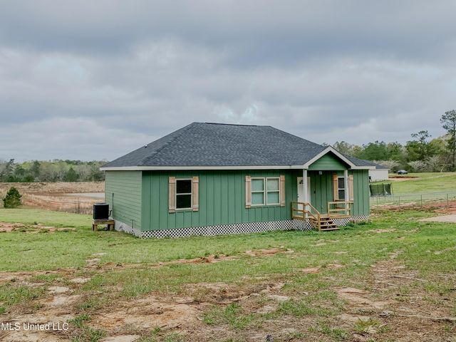 14 C W Moore Rd, Carriere, MS 39426