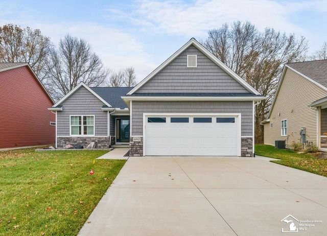 6890 Summerlyn Lakes Dr, Lambertville, MI 48144
