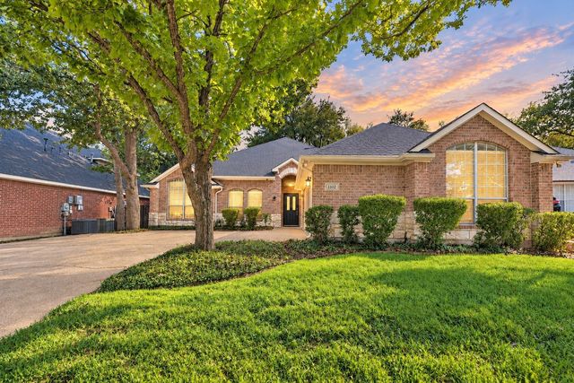 1102 Hartman Ct, Arlington, TX 76006