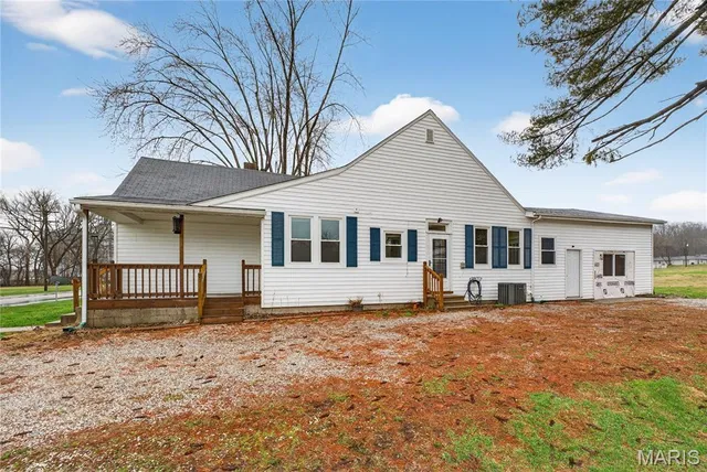 706 S  Park St, Hardin, IL 62047