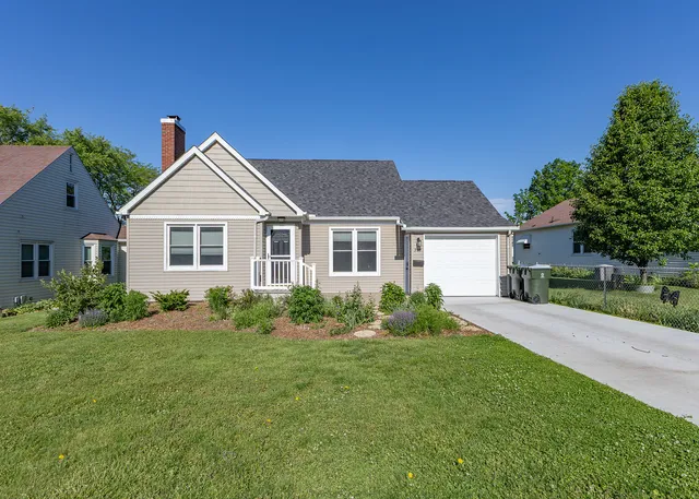 509 S  Henry St, Geneseo, IL 61254