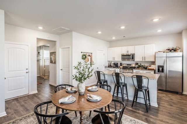 7039 Sunny Parks Dr, White House, TN 37188