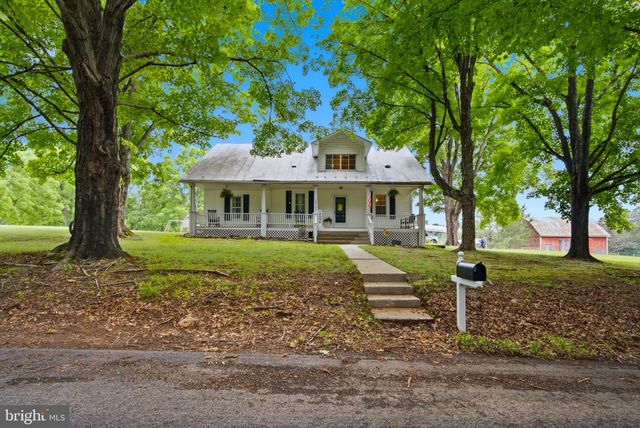 2197 Mauzy Rd, Berkeley Springs, WV 25411