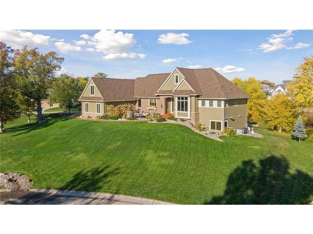 21 Crescent Ln, North Oaks, MN 55127