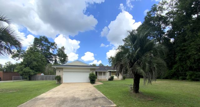 1413 Russell Dr, Bainbridge, GA 39819
