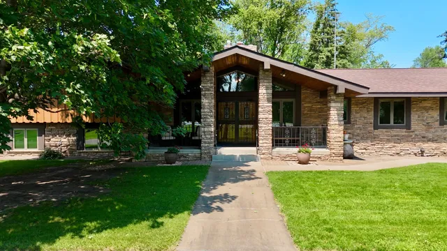 1063 County Road 134 St, Saint Cloud, MN 56303