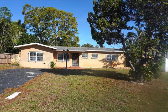 385 Dolphin Ave SE, Saint Petersburg, FL 33705