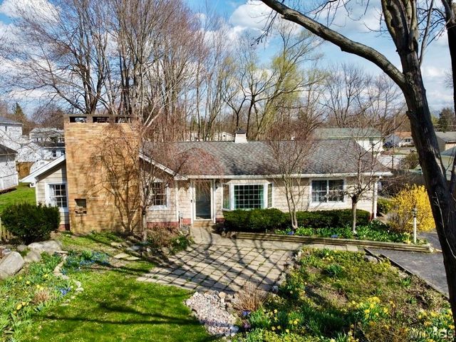 6647 Gates Dr, Derby, NY 14047