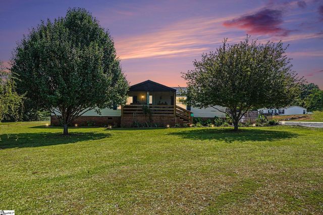208 Sassafras Dr, Laurens, SC 29360