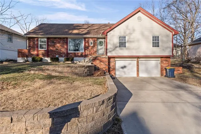 800 NE 96th Ter, Kansas City, MO 64155