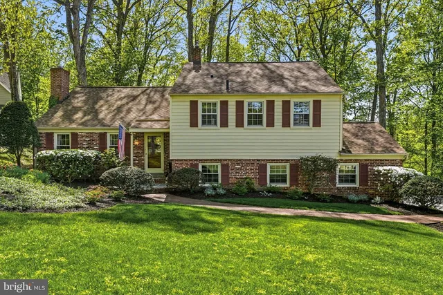 388 Castlewood Dr, Devon, PA 19333