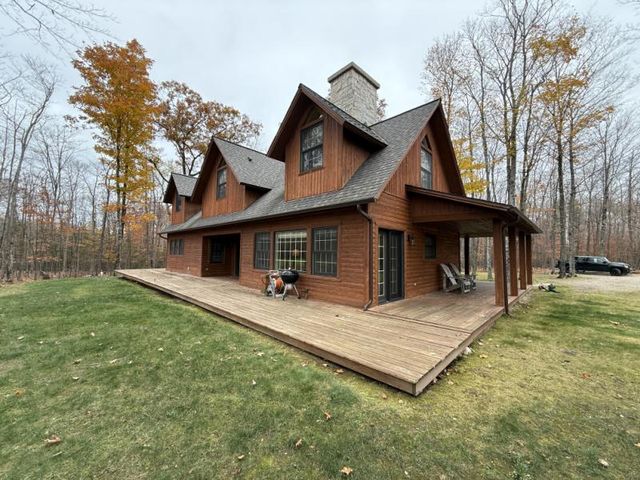 33482 S  Deer Track Ln, Drummond Island, MI 49726