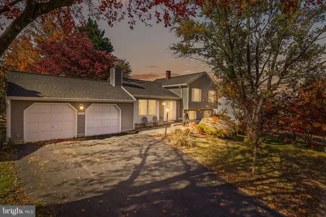 207 N  Laura Anne Dr, Sterling, VA 20164