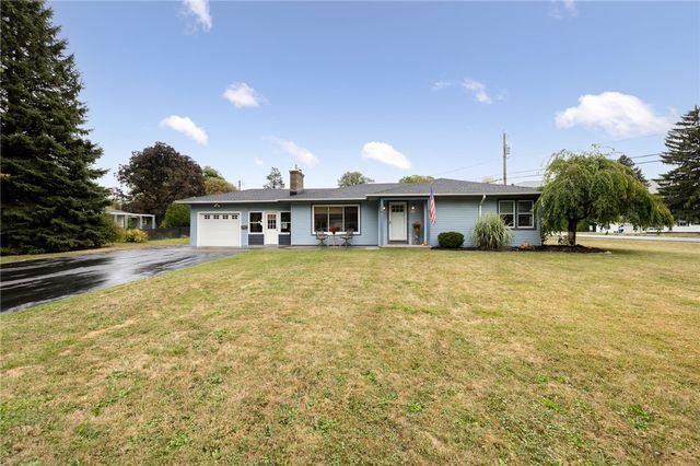 4 Ranch Village Ln, Rochester, NY 14624