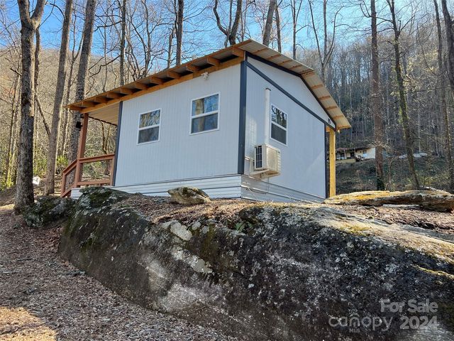 95 Johnny Marlow Rd, Fairview, NC 28730