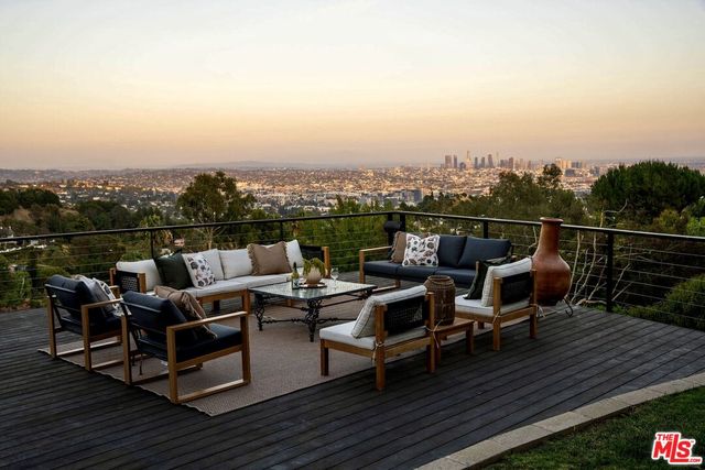 2660 Larmar Rd, Los Angeles, CA 90068