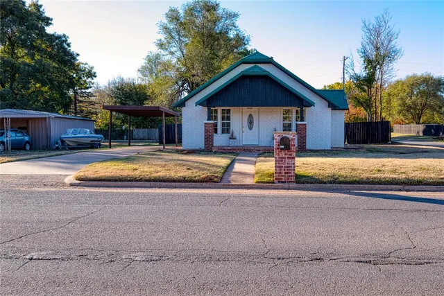 1222 W  7th St, Elk City, OK 73644