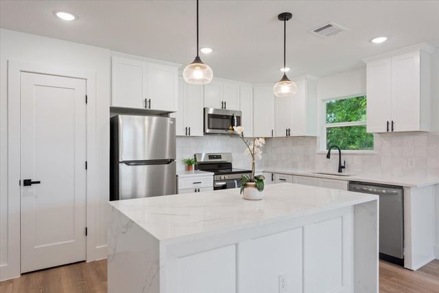 212 W  Madison St, Hillsboro, TX 76645