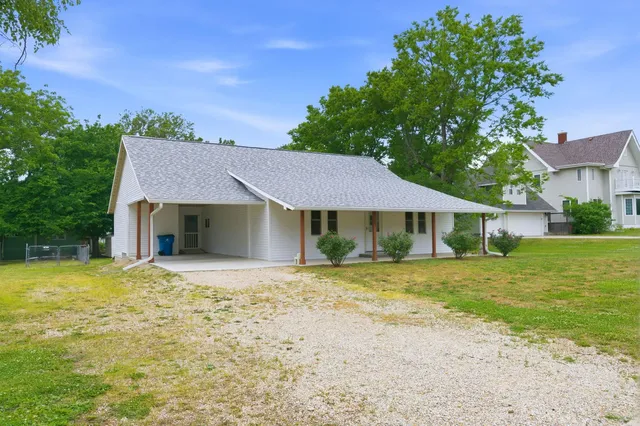 205 N  Saint Nicholas St, Eureka, KS 67045