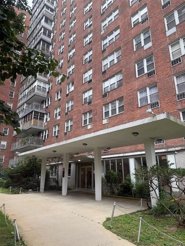 138-10 Franklin Avenue #6K, Flushing, NY 11355