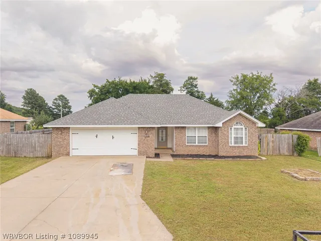 400 Mallard Dr, Muldrow, OK 74948