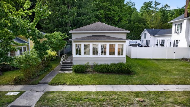 357 N  Hancock St, Pentwater, MI 49449