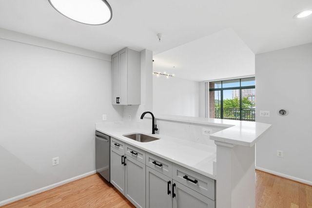 11700 Old Georgetown Rd #214, North Bethesda, MD 20852