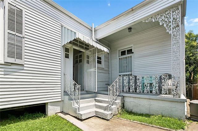 2415 Amelia St, New Orleans, LA 70115