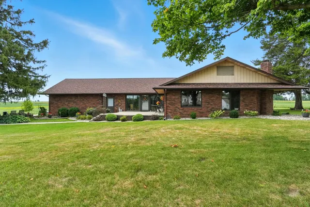 7555 W  River Rd, South Whitley, IN 46787