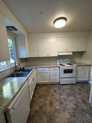4200 NE 50th St #4200, Seattle, WA 98105
