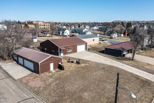 412 W  Sampson Ave, Linton, ND 58552