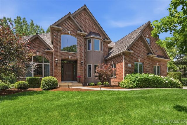 632 Waters Edge Dr, South Elgin, IL 60177