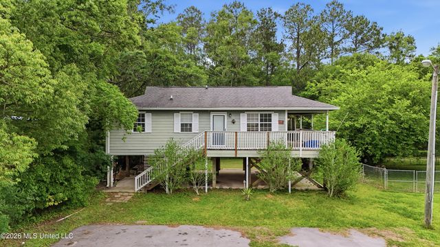 8621 Old Stage Rd, Moss Point, MS 39562
