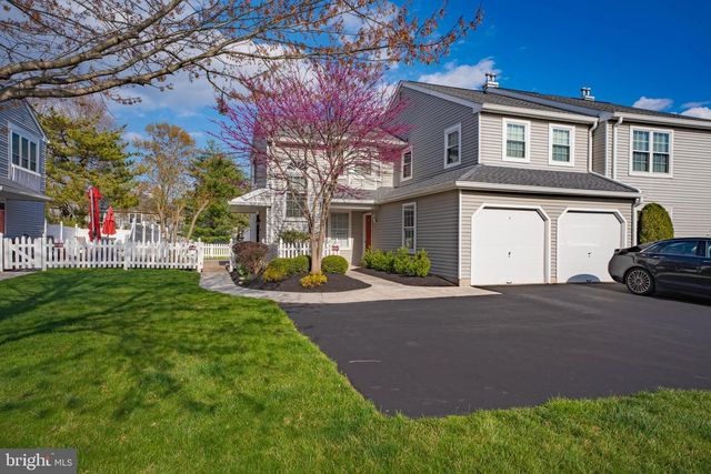 614 Rose Hollow Dr #A, Morrisville, PA 19067
