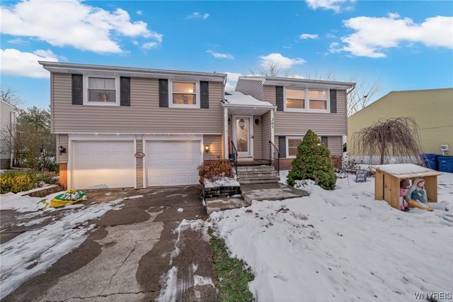 305 Oakbrook Dr, West Seneca, NY 14224