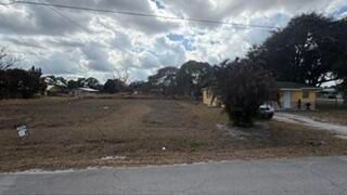 Avenue R, Fort Pierce, FL 34947