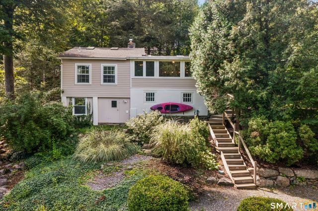 1 Algonquin Trail, Sandy Hook, CT 06482