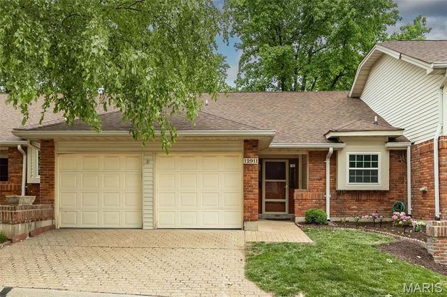 12911 Autumn View Dr, Saint Louis, MO 63146