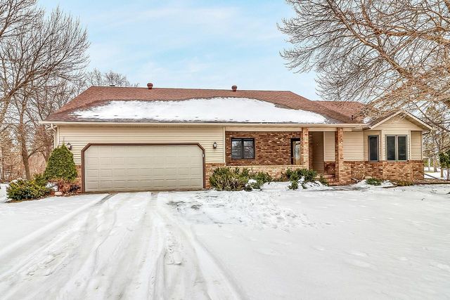 4562 50th St S, Moorhead, MN 56560