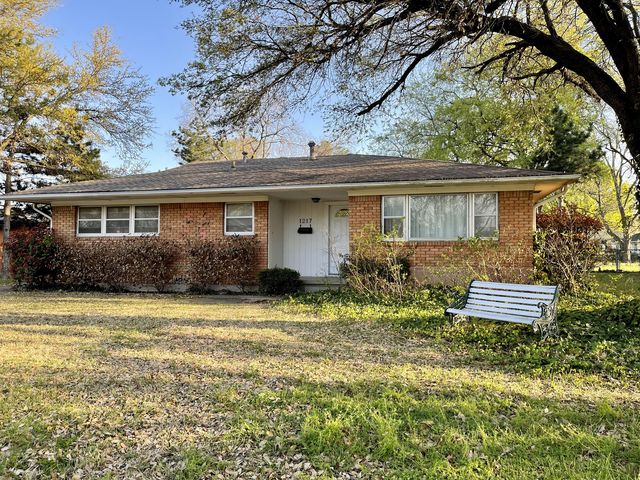 1217 Linden Dr, Denton, TX 76201