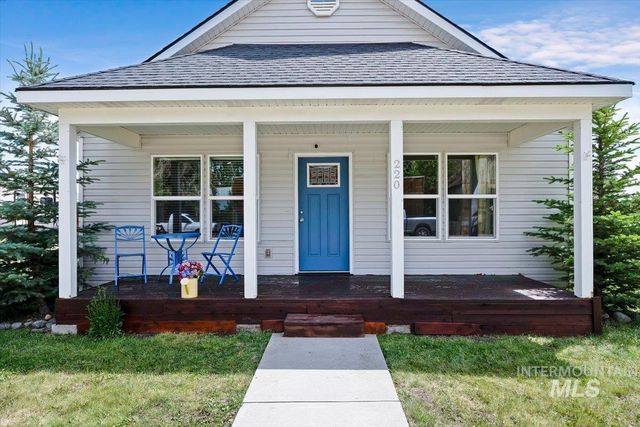 220 Garnet Ave E, Fairfield, ID 83327