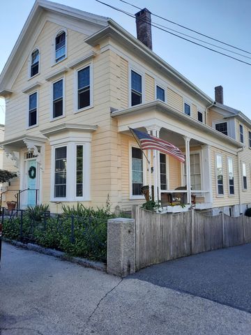 6 Pleasant St, Rockport, MA 01966