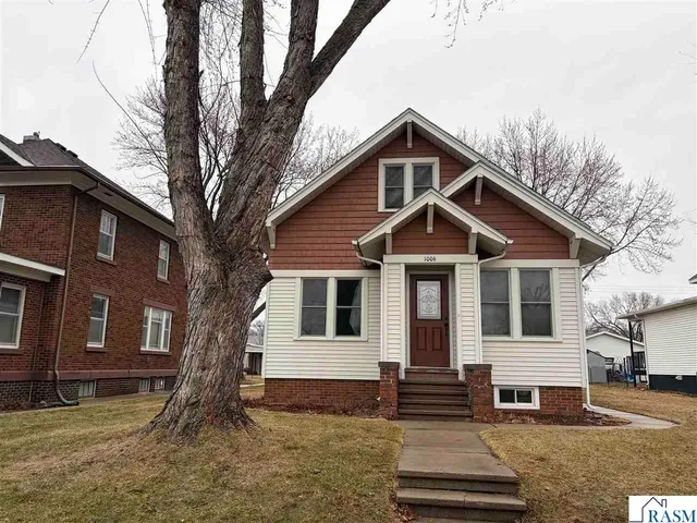 1006 N  State St, New Ulm, MN 56073