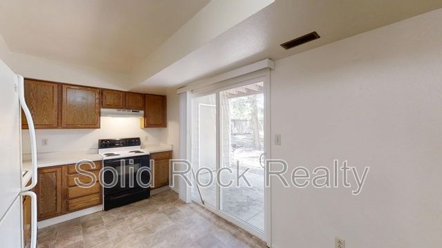 445 W  Van Buren St #B, Colorado Springs, CO 80907