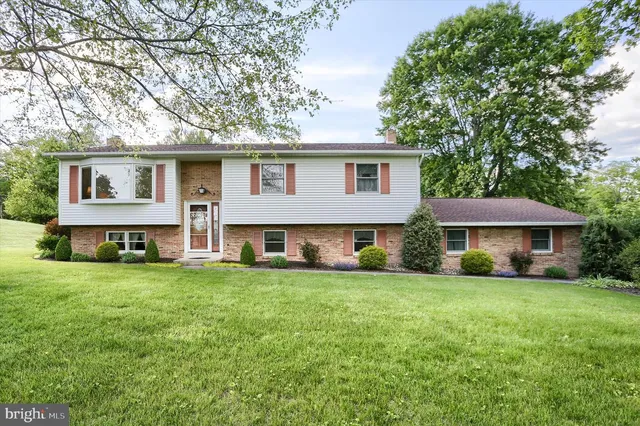 83 9th St, Mifflintown, PA 17059