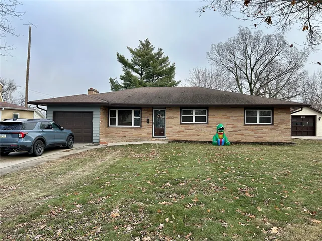 310 S  8th St, Chariton, IA 50049