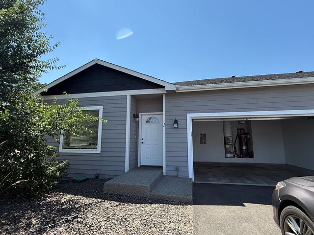712 N  30th Ave, Yakima, WA 98902